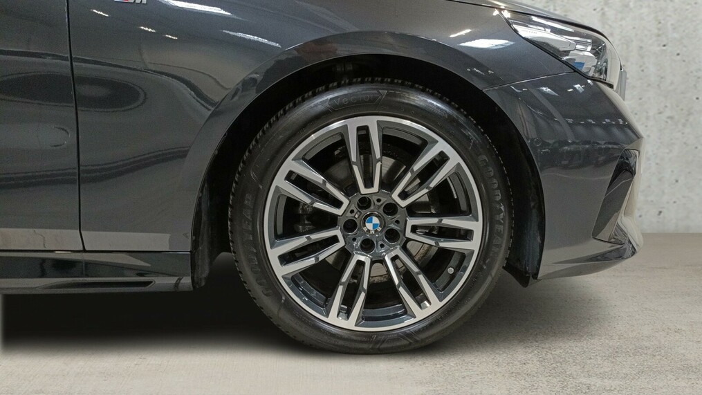 BMW Serii 5, 520