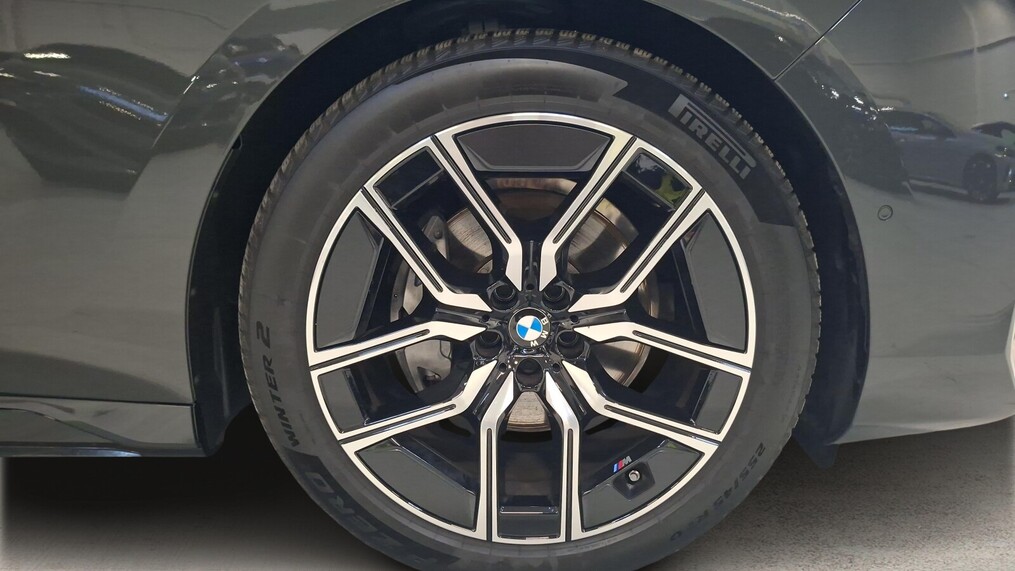 BMW Serii 7, 740