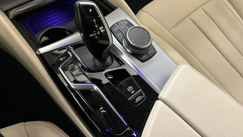 BMW Serii 5, 518