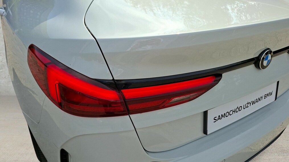 BMW Serii 2, 218
