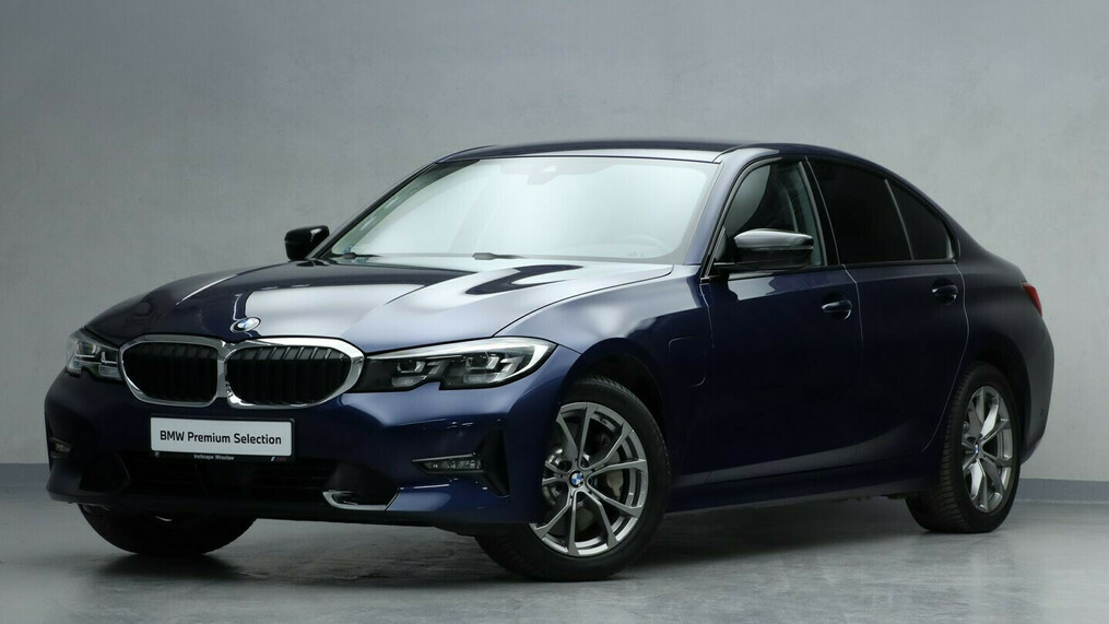 BMW Seria 3, 330