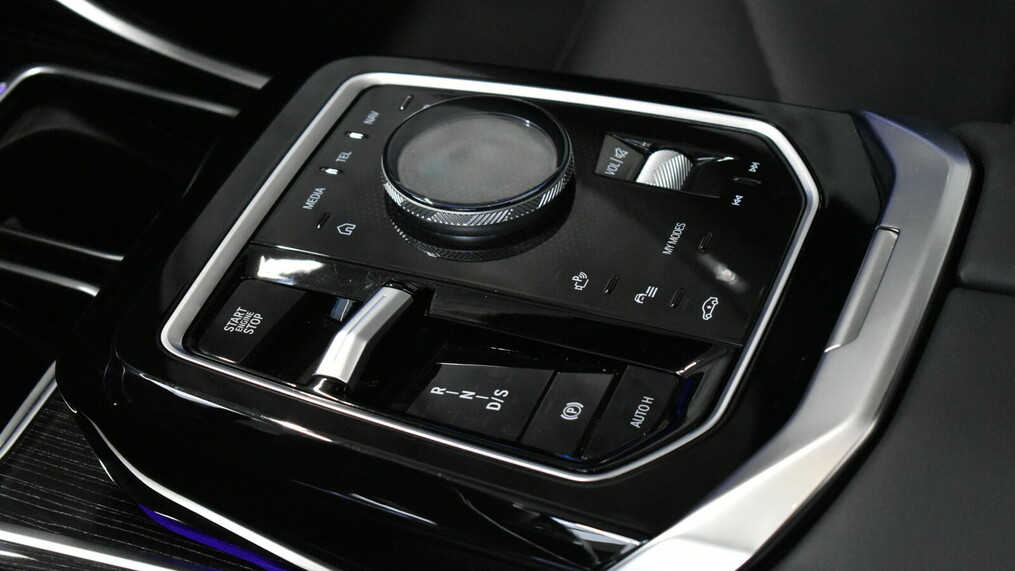 BMW Serii 7, 740