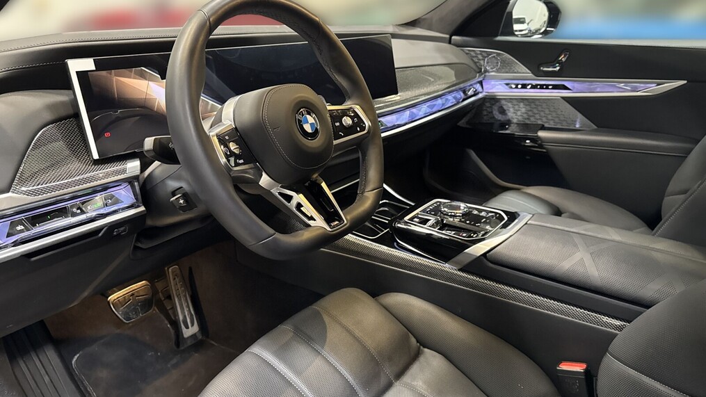 BMW Serii 7, 740