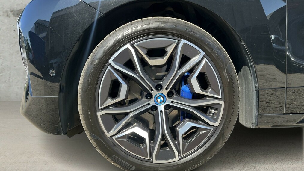BMW iX