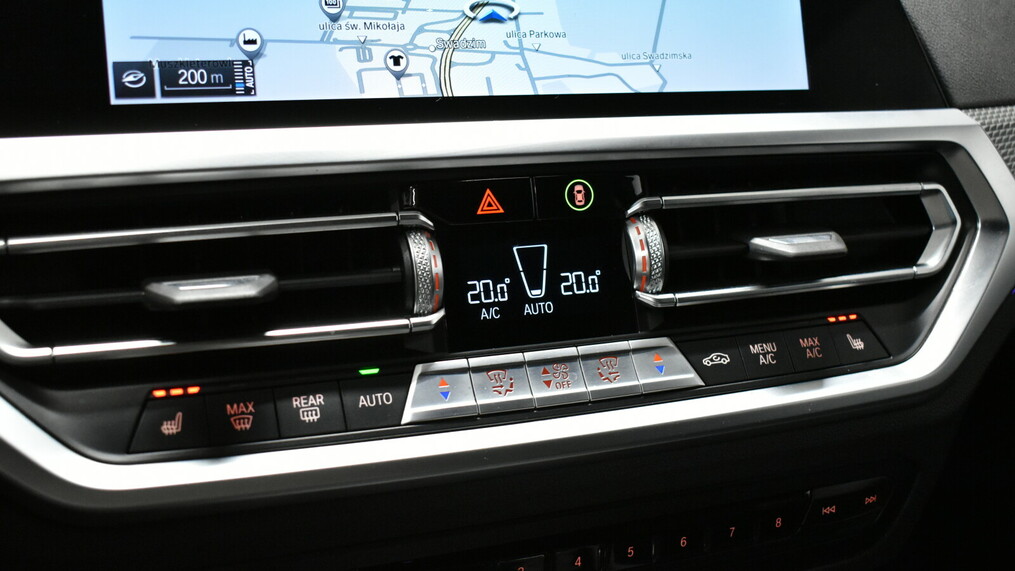 BMW Seria 3, 330