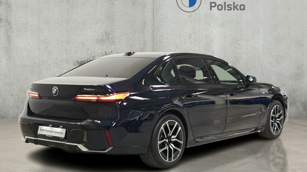 BMW Serii 7, 740