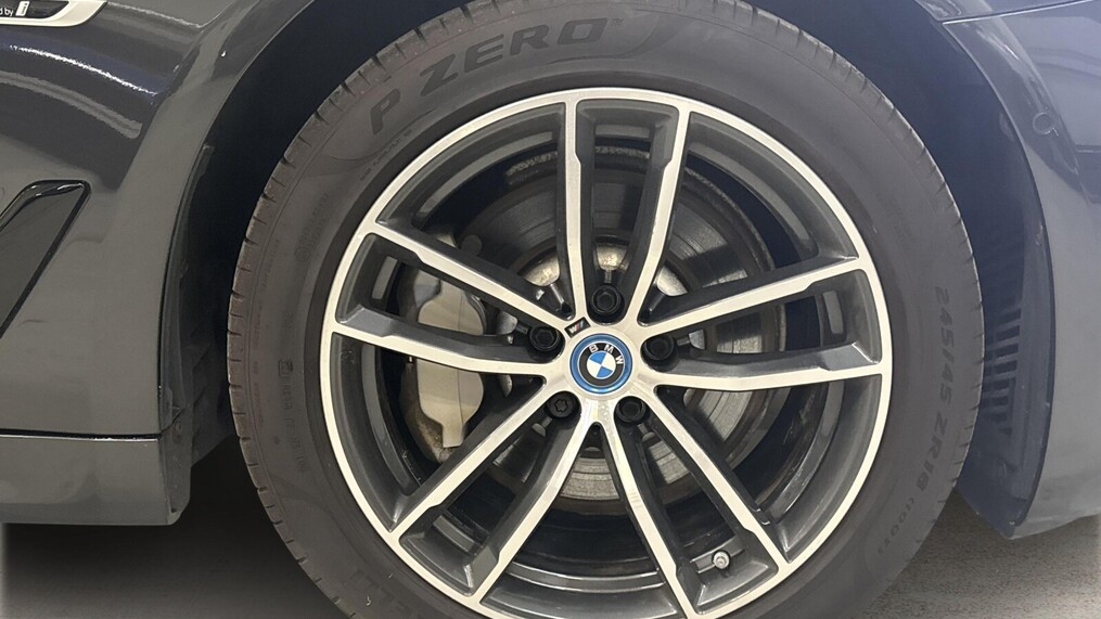 BMW Serii 5, 530