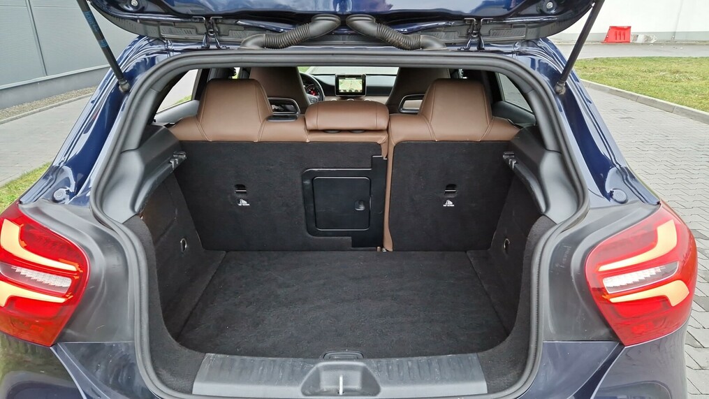 Mercedes-Benz A 220
