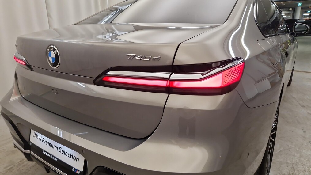 BMW Serii 7, 740