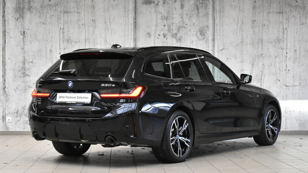 BMW Serii 3, 330