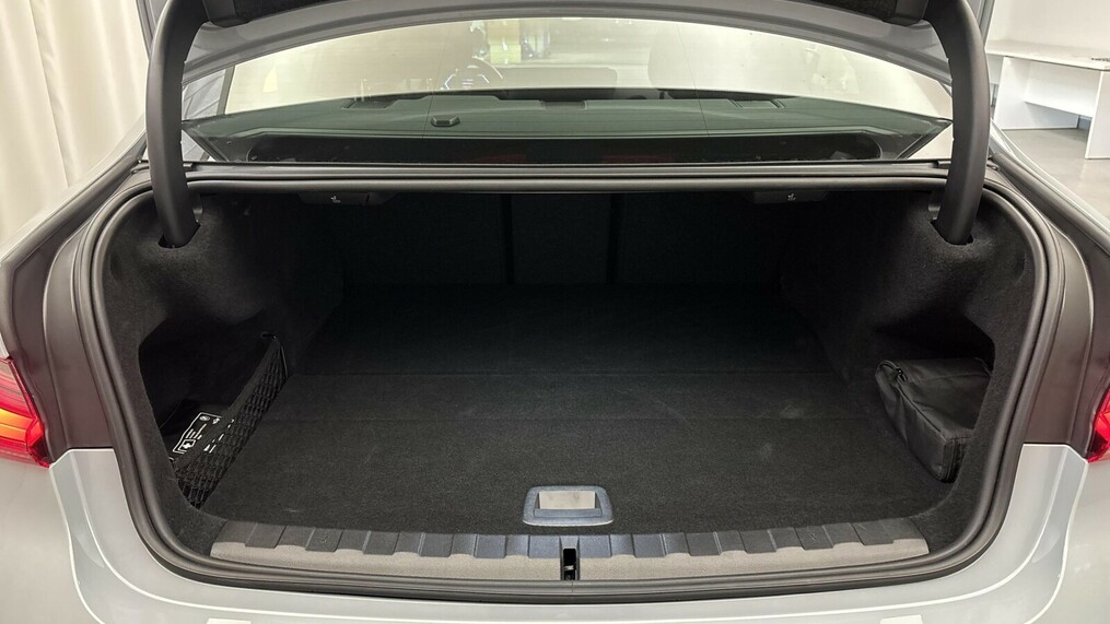 BMW Serii 3, 330