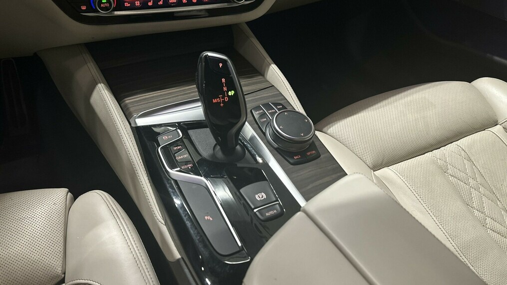 BMW Seria 5, 520