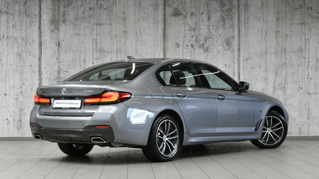 BMW Serii 5, 530