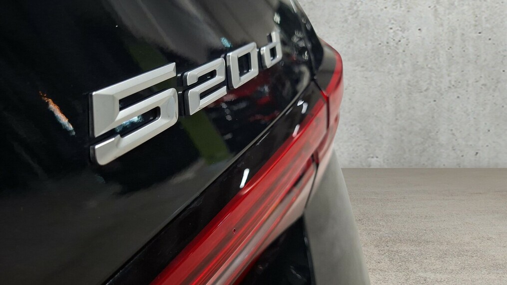 BMW Serii 5, 520