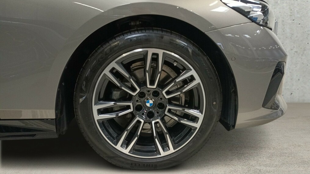 BMW Seria 5, 520