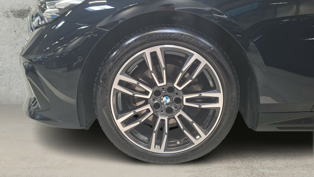 BMW Serii 5, 520