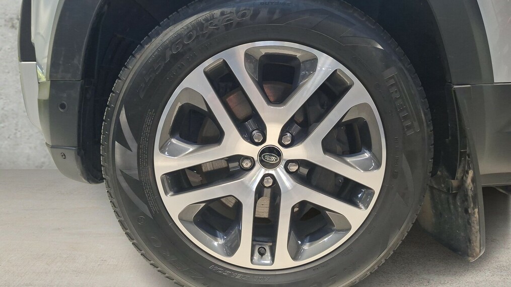 Land Rover Defender 110