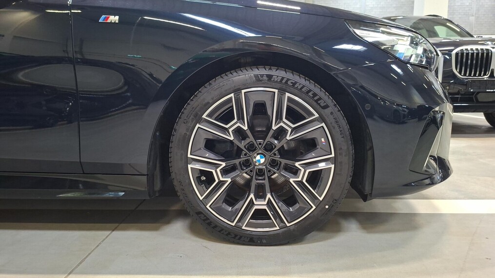 BMW Serii 5, 520