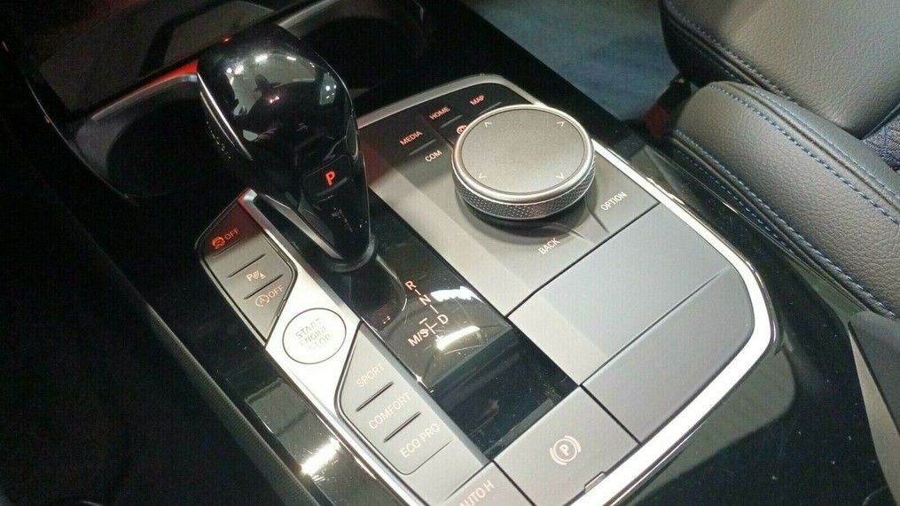 BMW Serii 2, 218