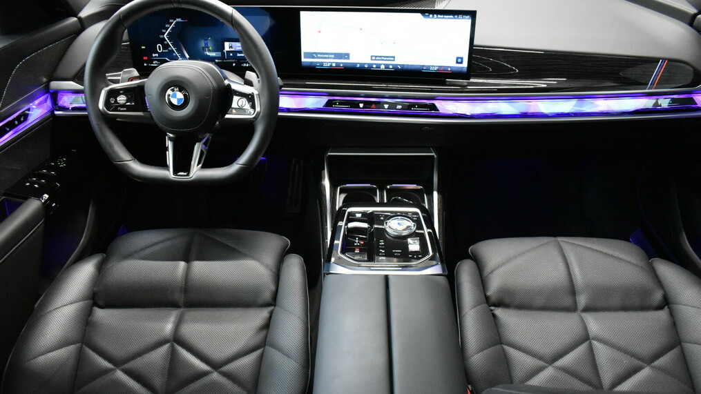 BMW Serii 7, 740