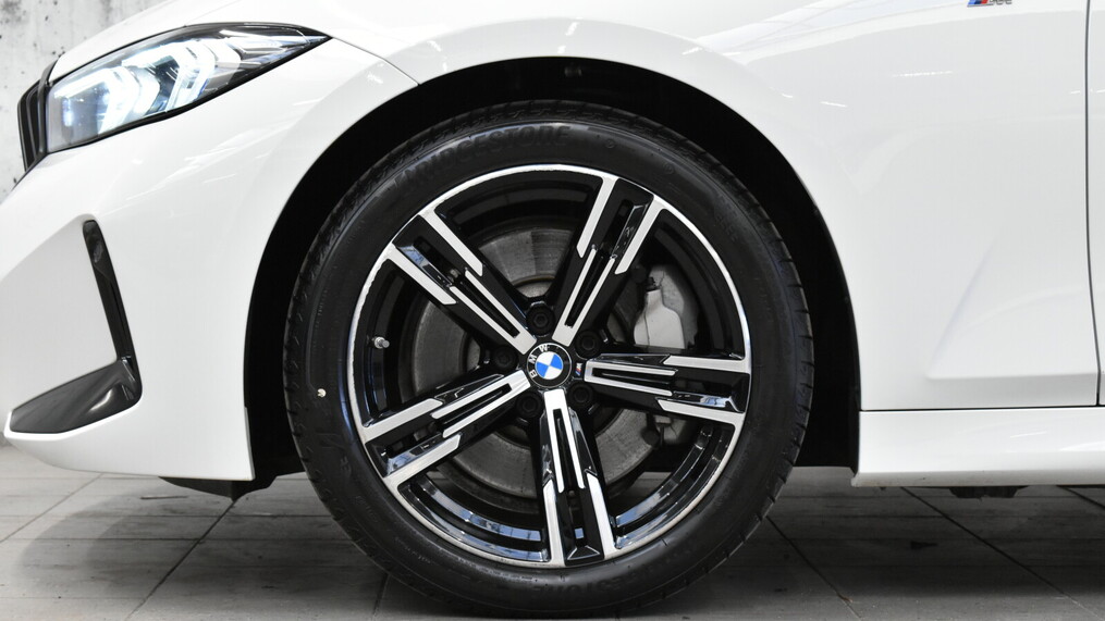 BMW Serii 3, 330