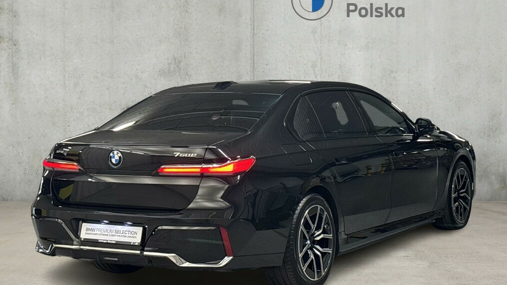 BMW Serii 7, 750