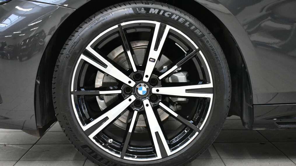 BMW Serii 5, 520