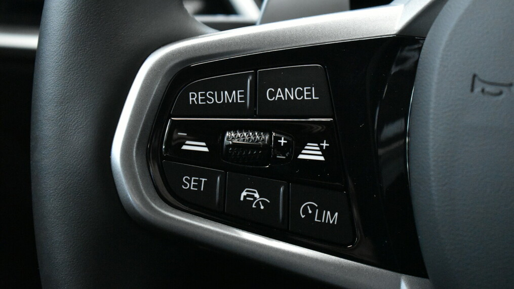 BMW Seria 3, 330