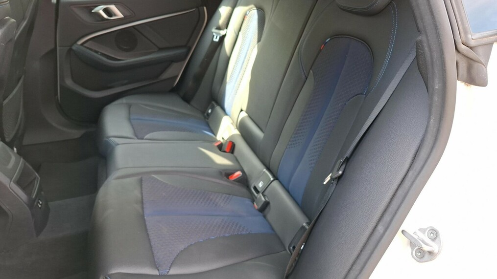 BMW Serii 2, 218