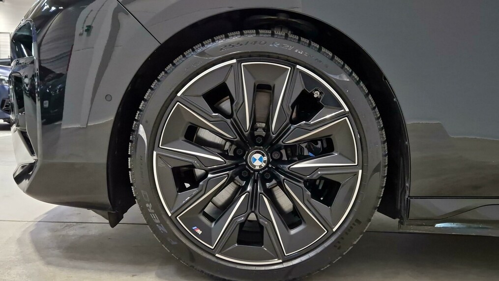 BMW Seria 7 i7