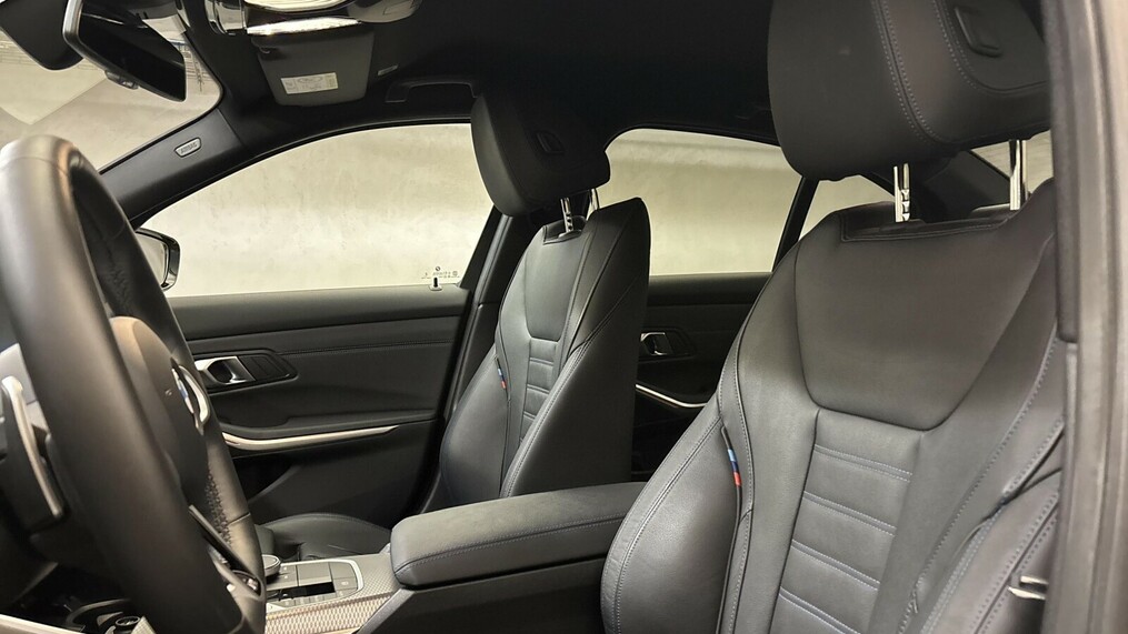 BMW Serii 3, 330