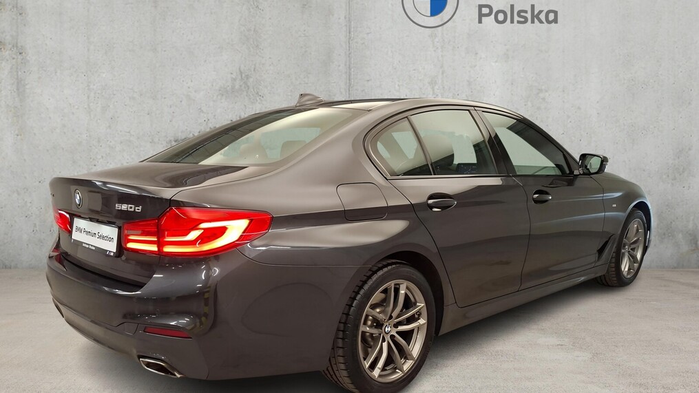 BMW Serii 5, 520