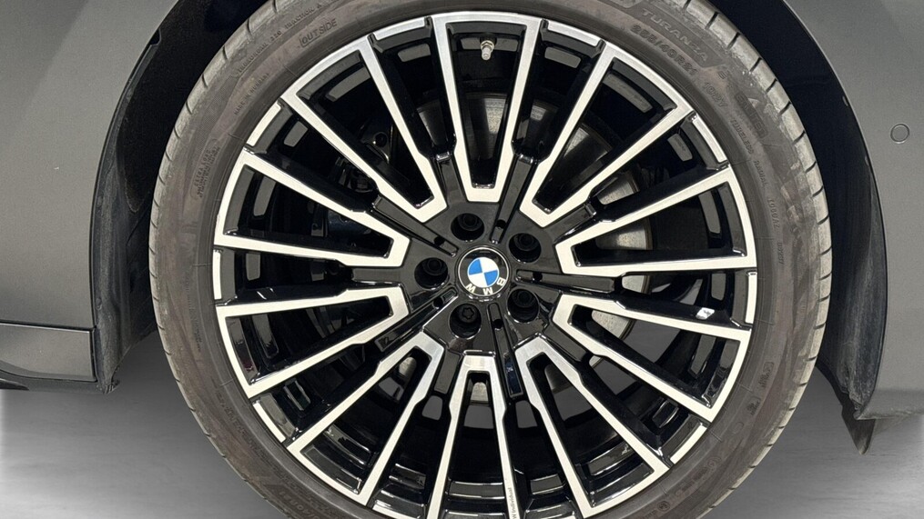BMW Serii 7, 740