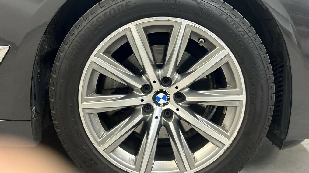BMW Serii 5, 520