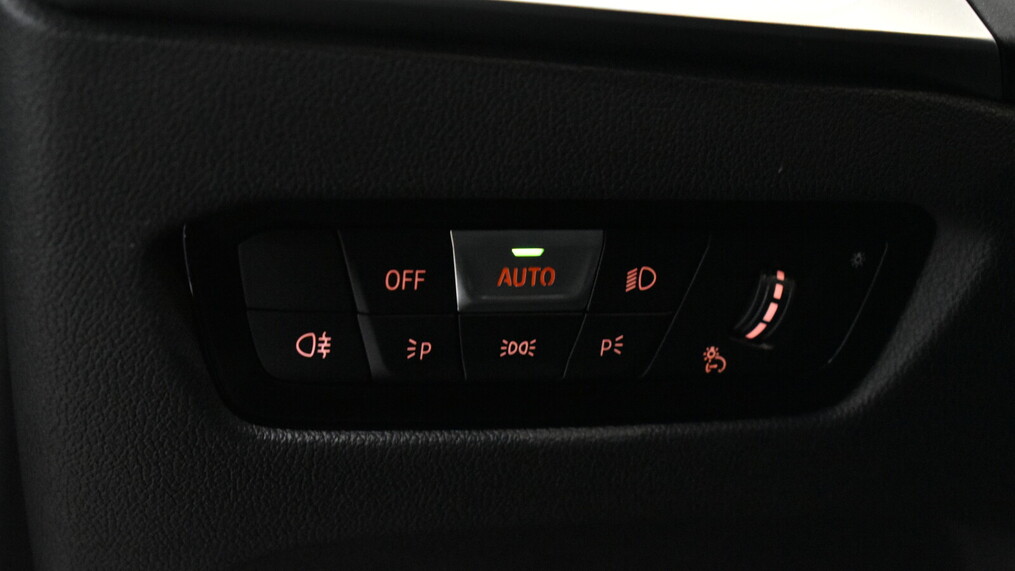 BMW Serii 3, 330