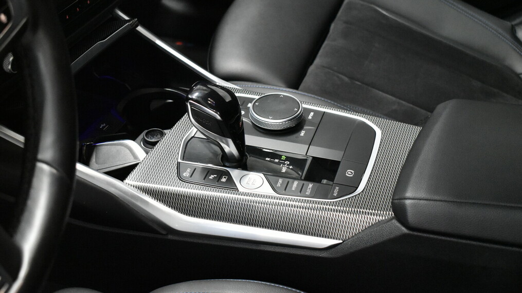 BMW Seria 3, 330