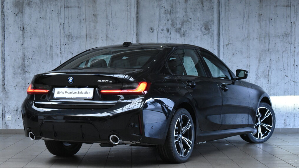 BMW Serii 3, 330
