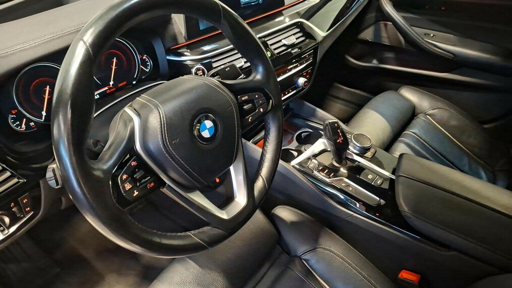 BMW Serii 5, 530