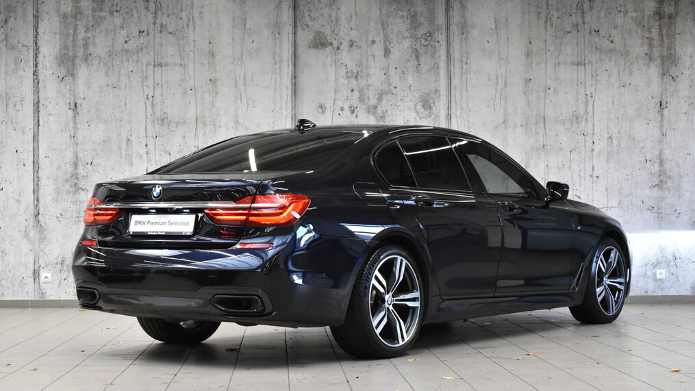 BMW Serii 7, 740