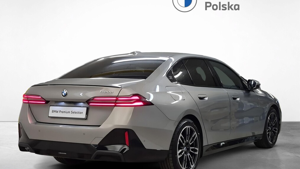 BMW Serii 5, 520
