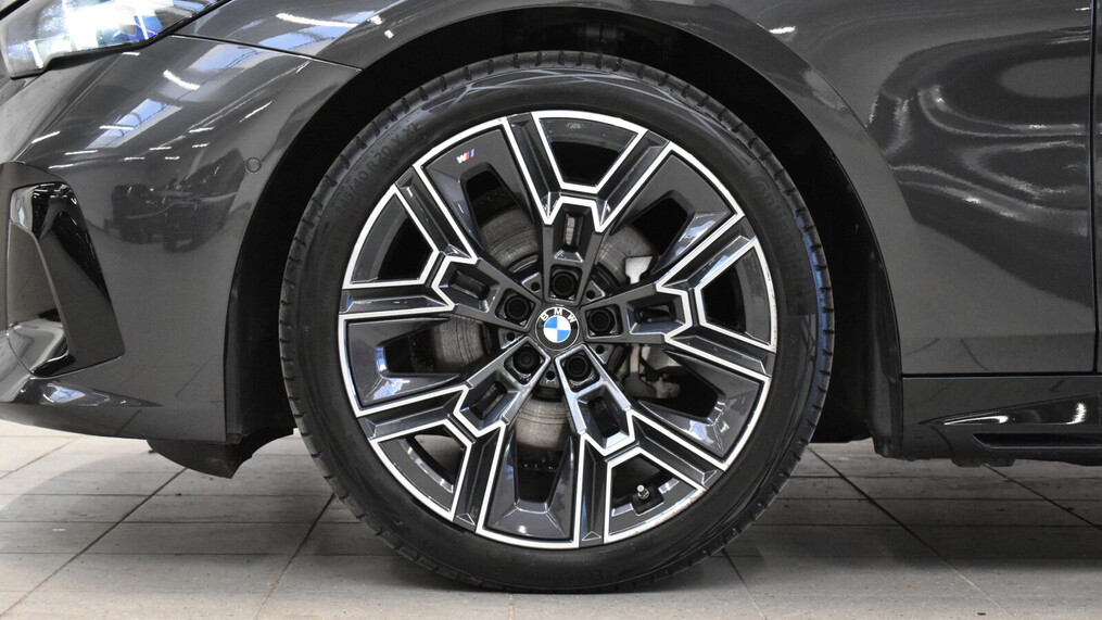 BMW Serii 5, 520
