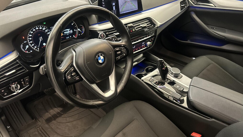 BMW Serii 5, 520