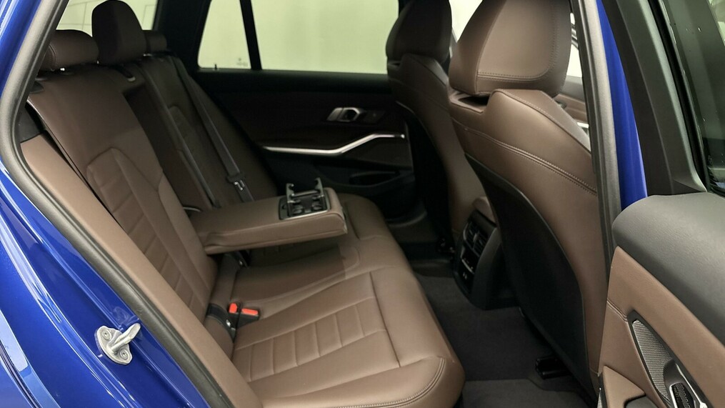 BMW Serii 3, 320