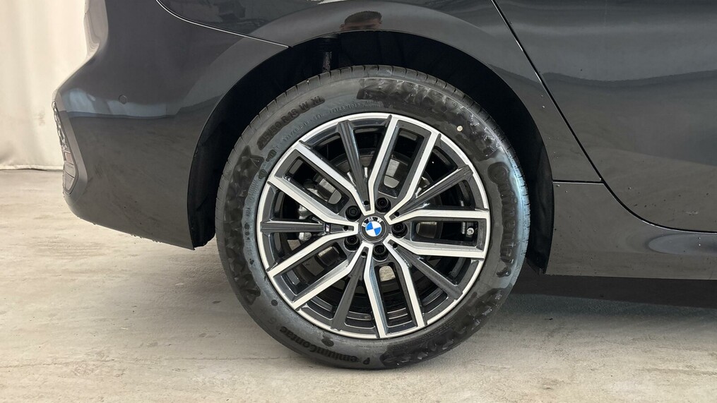 BMW Serii 2, 218