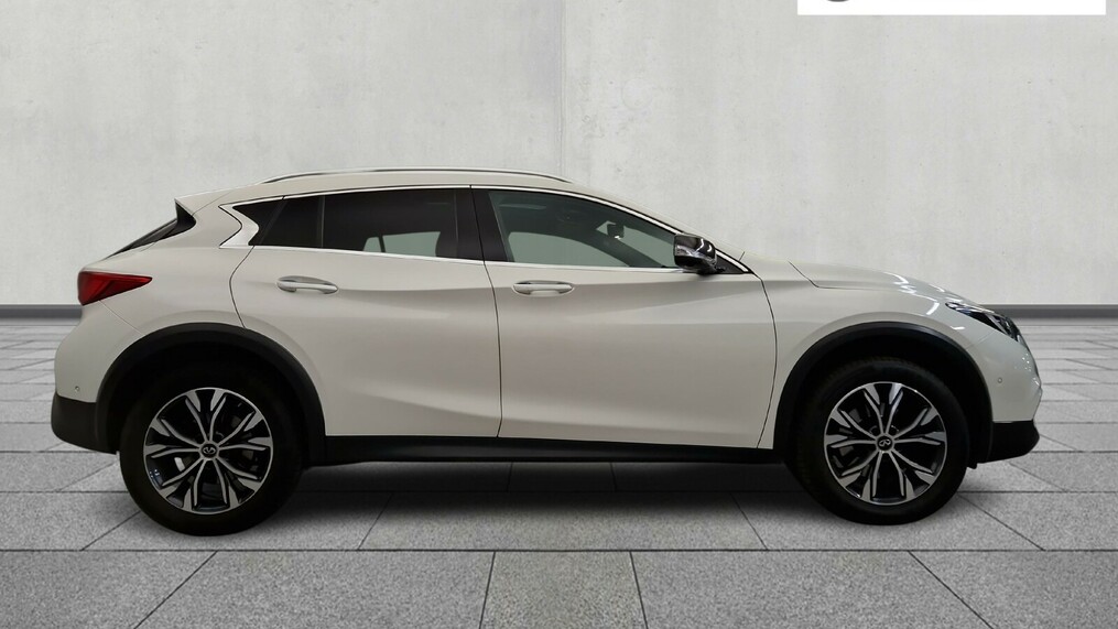Infiniti QX30
