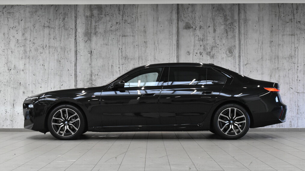 BMW Serii 7, 740