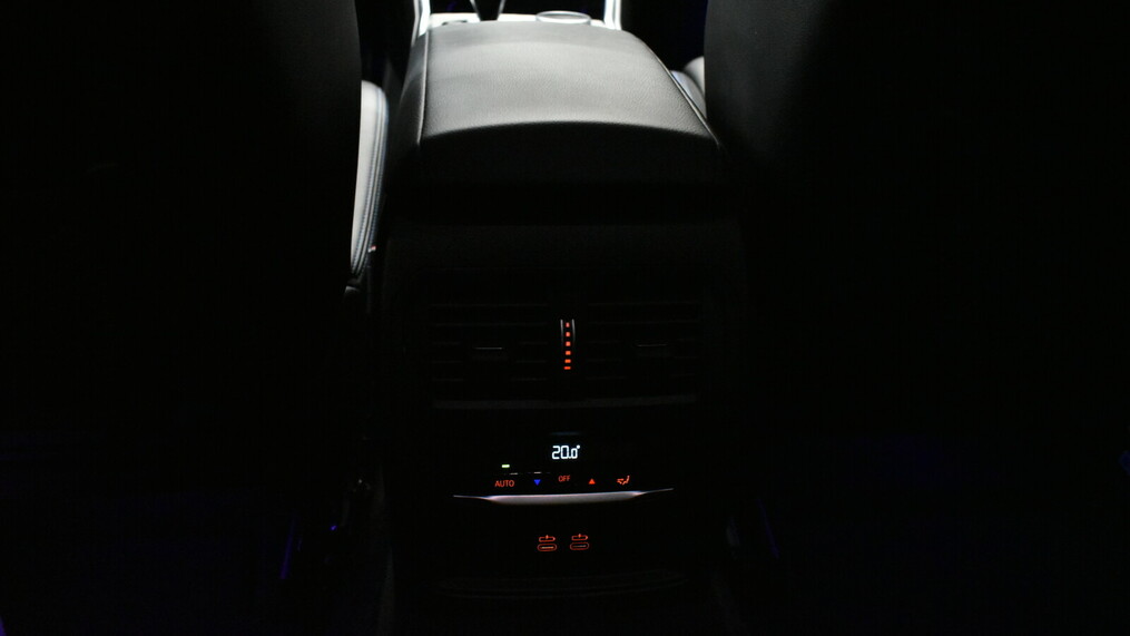 BMW Seria 3, 330
