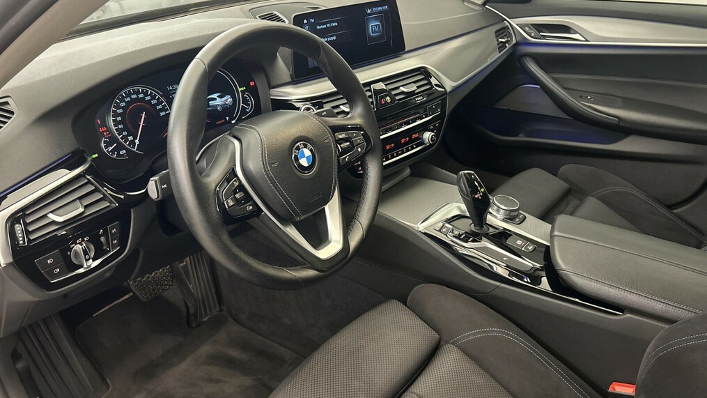 BMW Serii 5, 520