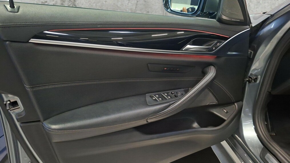 BMW Serii 5, 530