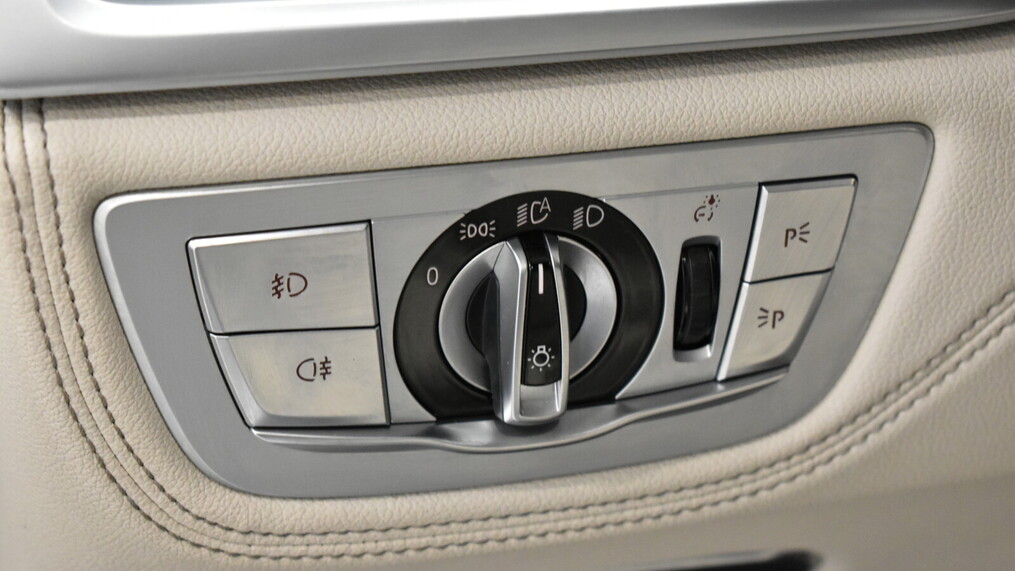 BMW Serii 7, 740